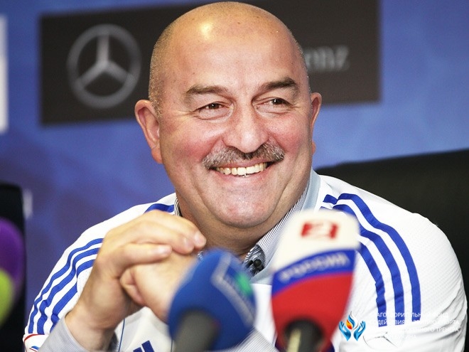 Станислав Черчесов утверждён в качестве главного тренера сборной России по футболу.