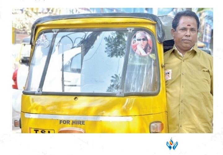 Индиец заложил свою рикшу, чтобы спасти пассажира.